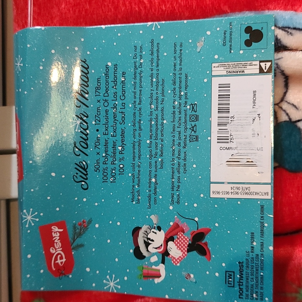Mickey Mouse blanket Throw, Christmas silky touch super soft polyester NWT - Picture 4 of 8